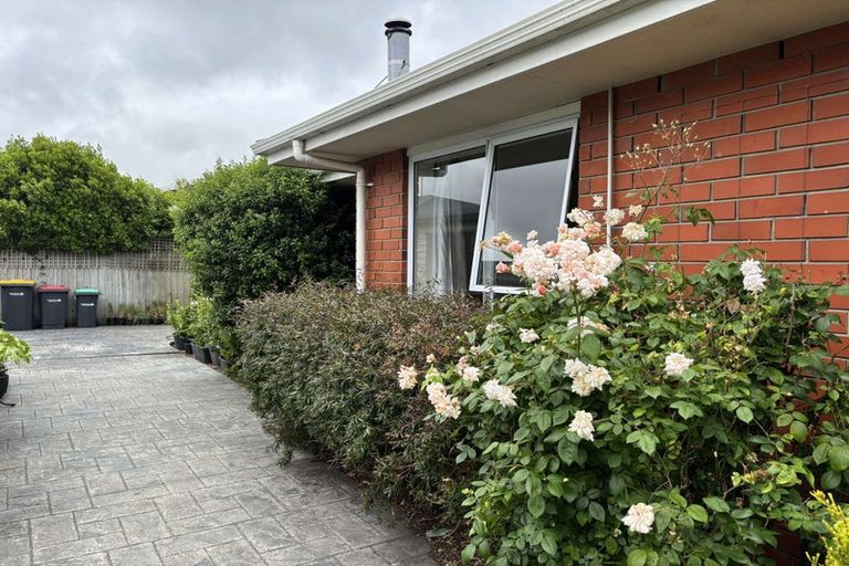 Photo of property in 1/20 Winters Road, Redwood, Christchurch, 8051