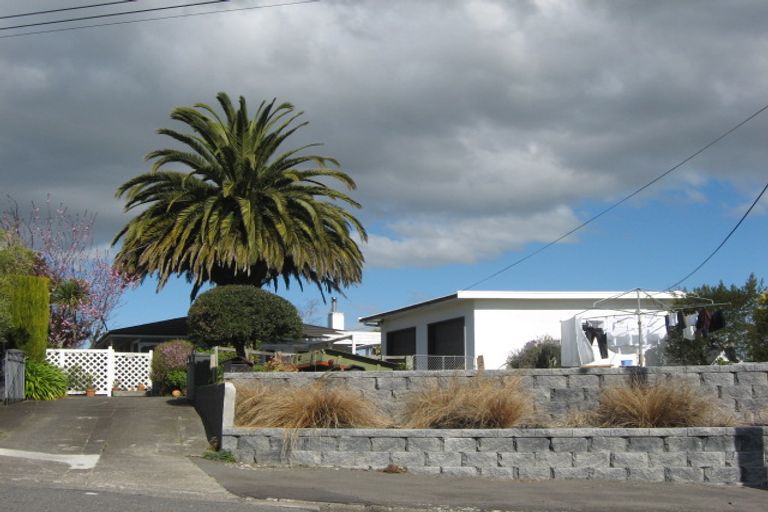 Photo of property in 27 Church Street, Waipawa, 4210