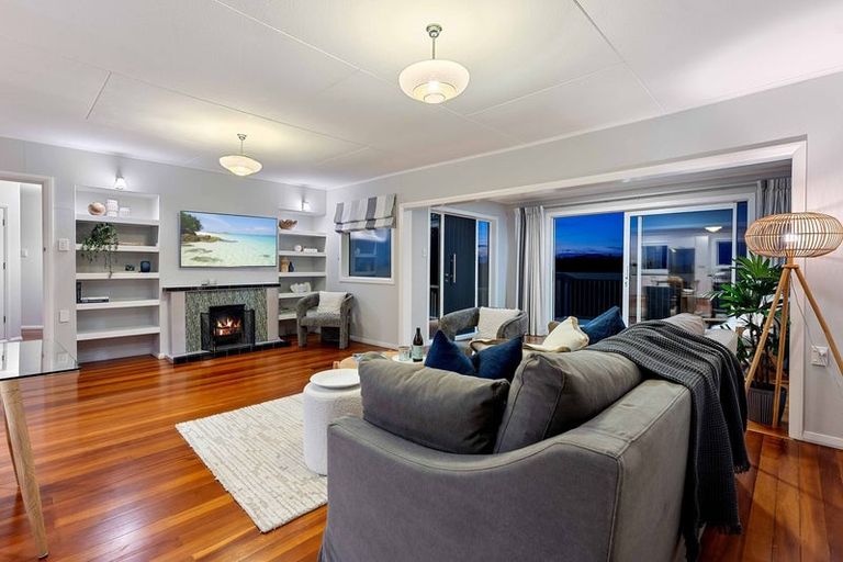 Photo of property in 27 Kotare Street, Waikanae, 5036