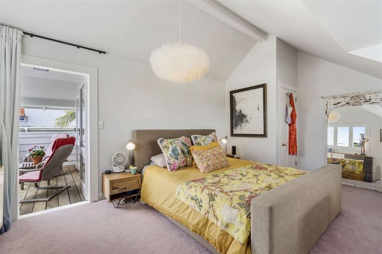 Photo of property in 5 Turnbull Road, Narrow Neck, Auckland, 0624