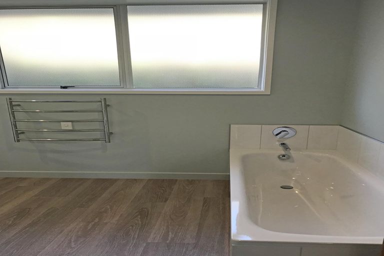 Photo of property in 16 Ure Street, South Hill, Oamaru, 9400