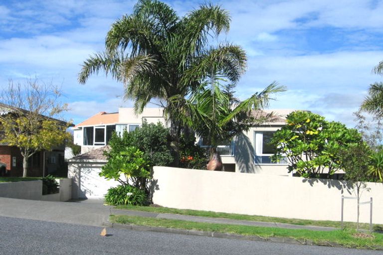 Photo of property in 36 Loloma Drive, Half Moon Bay, Auckland, 2012