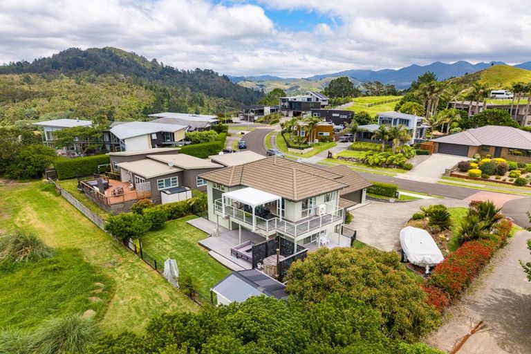 Photo of property in 100 Estuary View, Whangamata, 3620