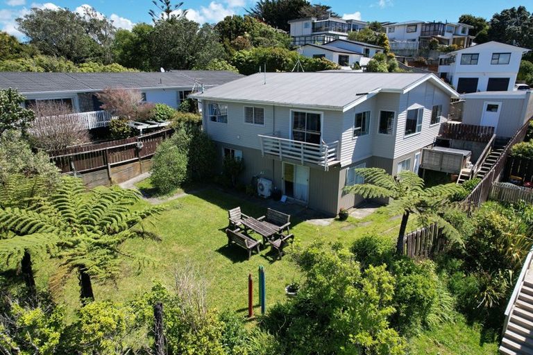 Photo of property in 5 Hillview Crescent, Paparangi, Wellington, 6037