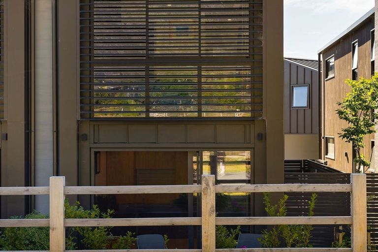 Photo of property in 33 Ryan Loop, Jacks Point, 9371