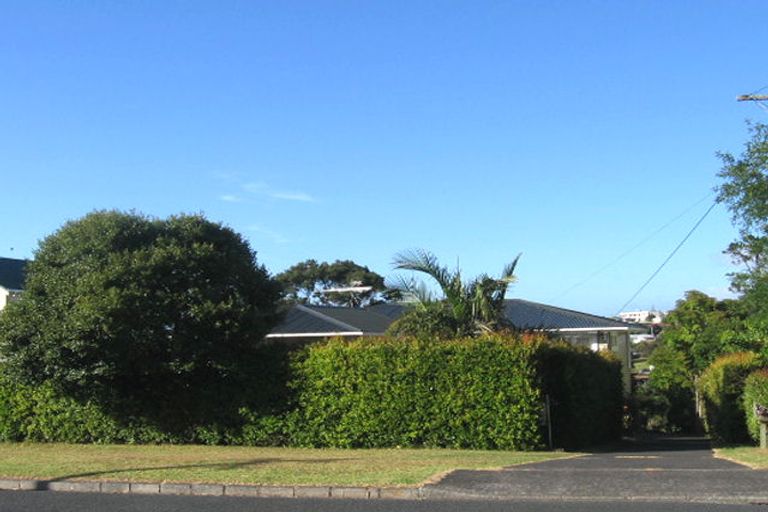 Photo of property in 1/23 Tui Glen Road, Birkenhead, Auckland, 0626