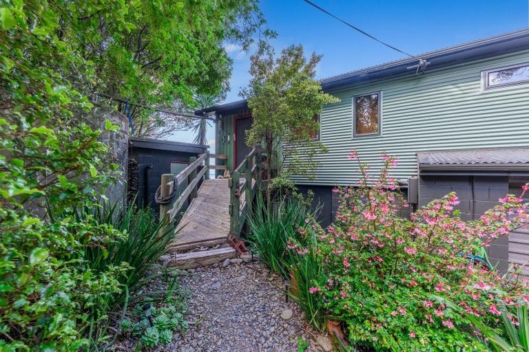 Photo of property in 1736 East Coast Road, Whakatiwai, Miranda, 2473