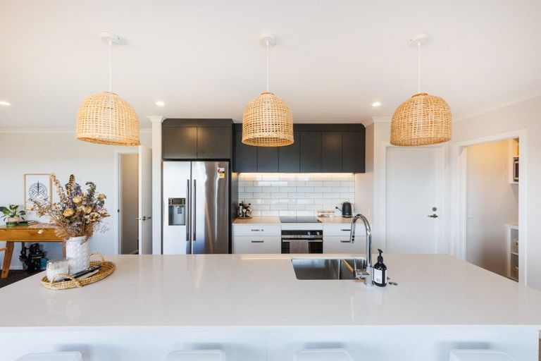 Photo of property in 50 Atlantic Drive, Fitzherbert, Palmerston North, 4410