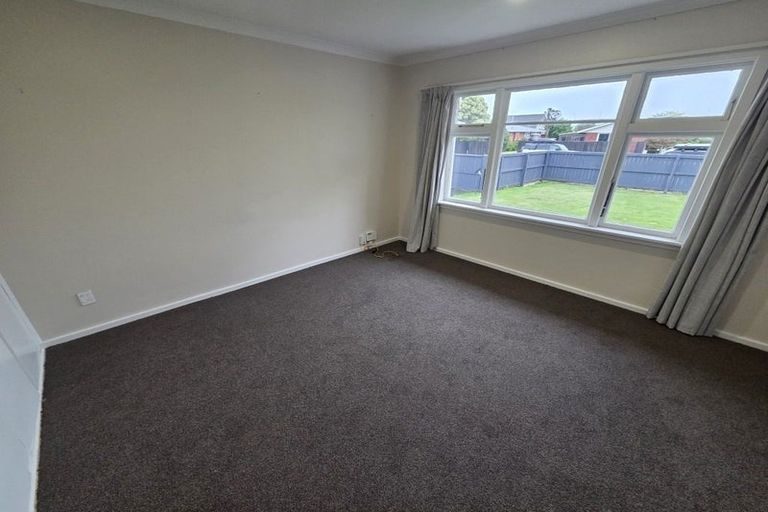 Photo of property in 11 Grimseys Road, Redwood, Christchurch, 8051