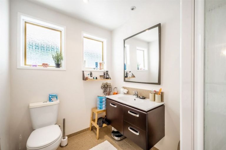 Photo of property in 28 Glamorgan Drive, Torbay, Auckland, 0630