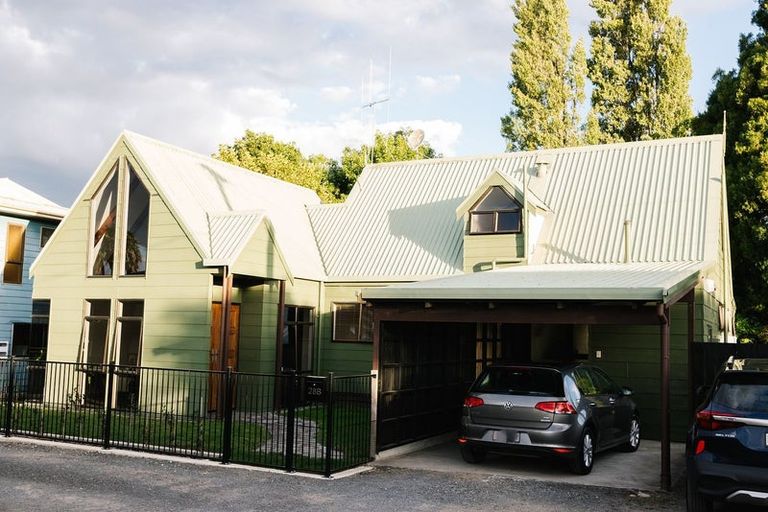 Photo of property in 28b Braid Road, St Andrews, Hamilton, 3200