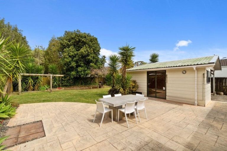 Photo of property in 21 Redlands Grove, Swanson, Auckland, 0612