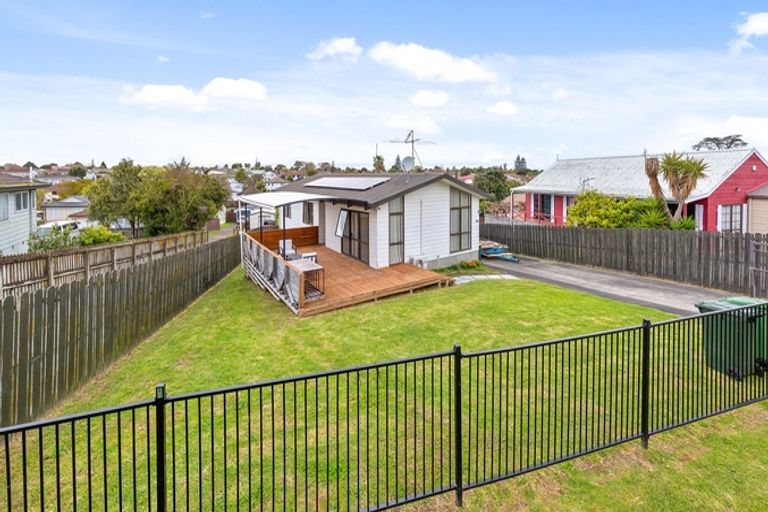 Photo of property in 71 Etherton Drive, Weymouth, Auckland, 2103