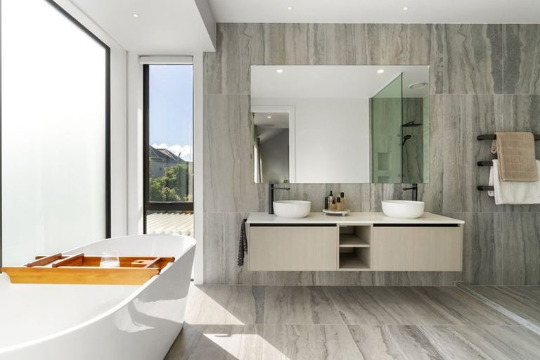 Photo of property in 21 Oscar Road, Greenhithe, Auckland, 0632