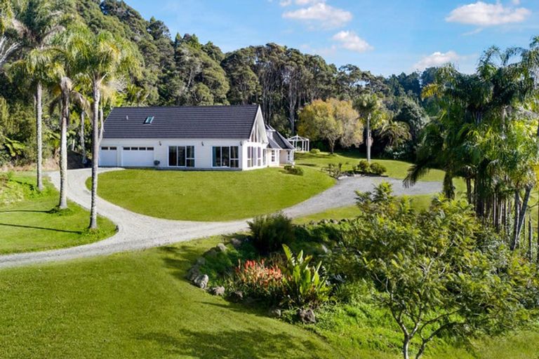 Photo of property in 105 Grassmere Road, Henderson Valley, Auckland, 0612