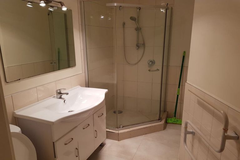 Photo of property in 8d Schnapper Rock Road, Schnapper Rock, Auckland, 0632