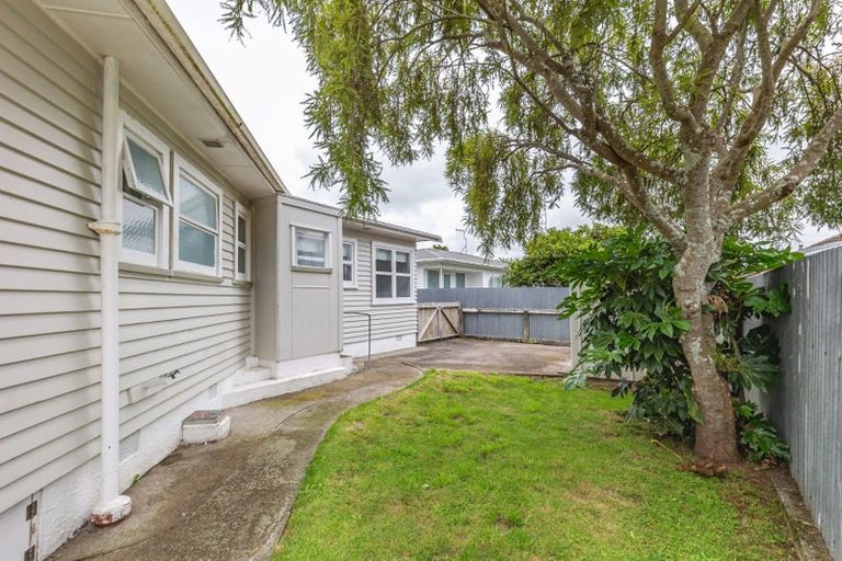 Photo of property in 3 Huia Place, Levin, 5510