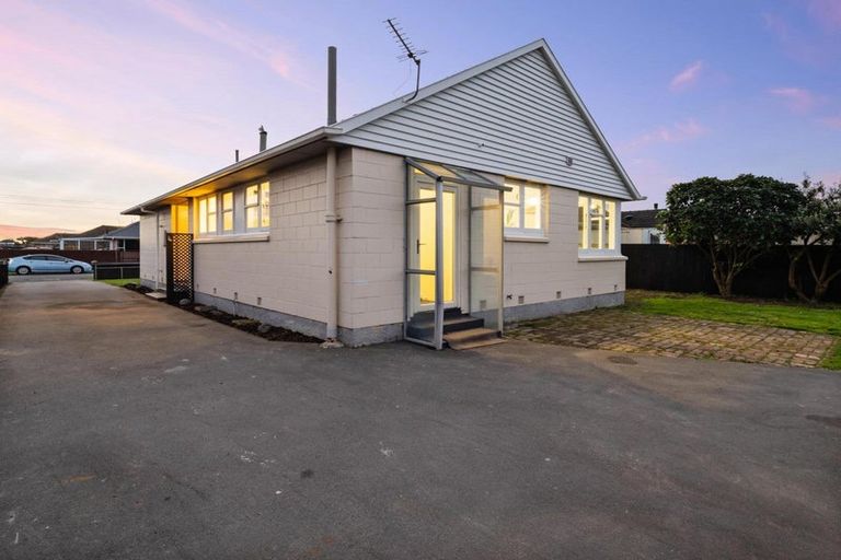 Photo of property in 102 Carisbrooke Street, Aranui, Christchurch, 8061