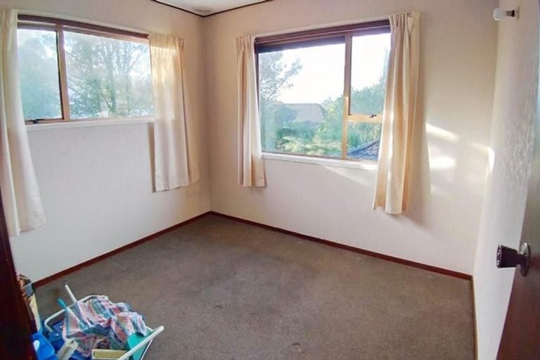 Photo of property in 2/9 Seaton Road, Murrays Bay, Auckland, 0630