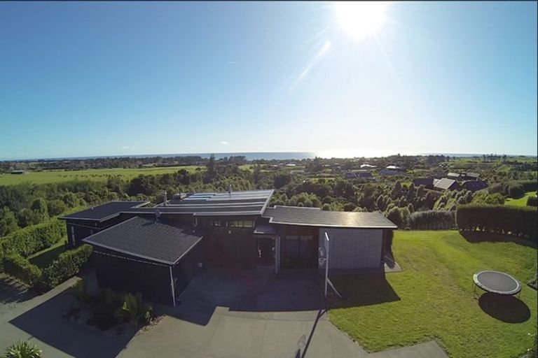 Photo of property in 6 Ekuarangi Place, Kaitake, New Plymouth, 4374