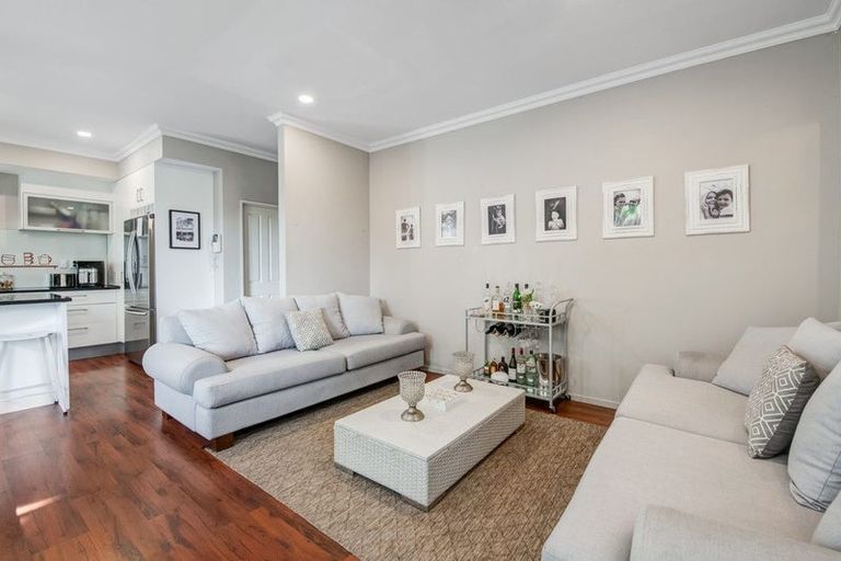 Photo of property in 12 Tekapo Rise, Fairview Heights, Auckland, 0632