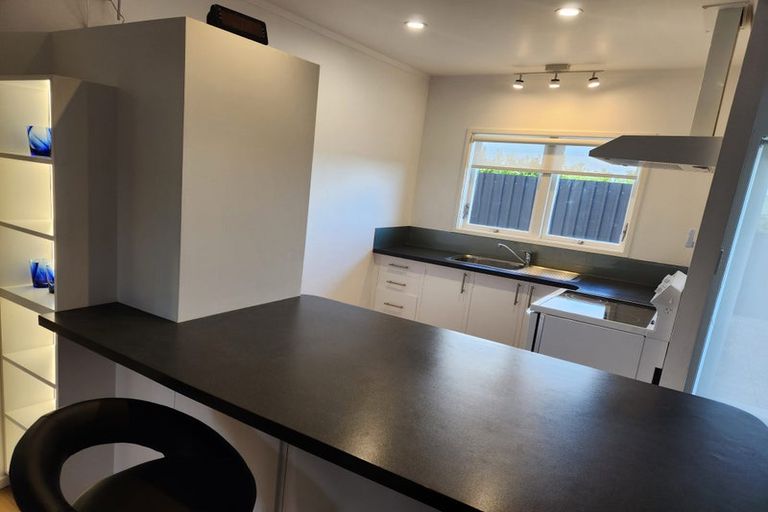 Photo of property in 2/44 Waimumu Road, Massey, Auckland, 0614