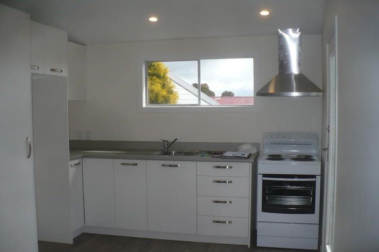 Photo of property in 2 Vera Road, Te Atatu South, Auckland, 0610