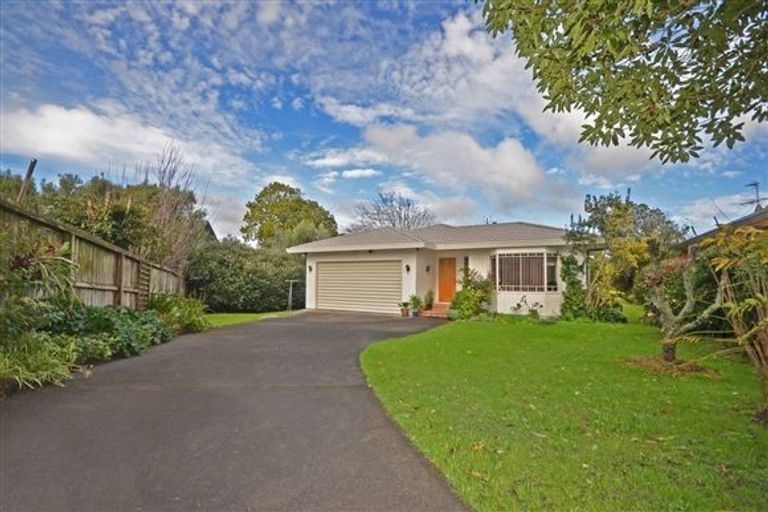 Photo of property in 5 Tokay Place, Huapai, Kumeu, 0810