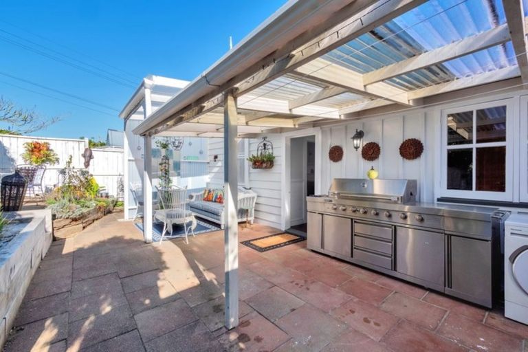 Photo of property in 11 Gow Street, Helensville, 0800