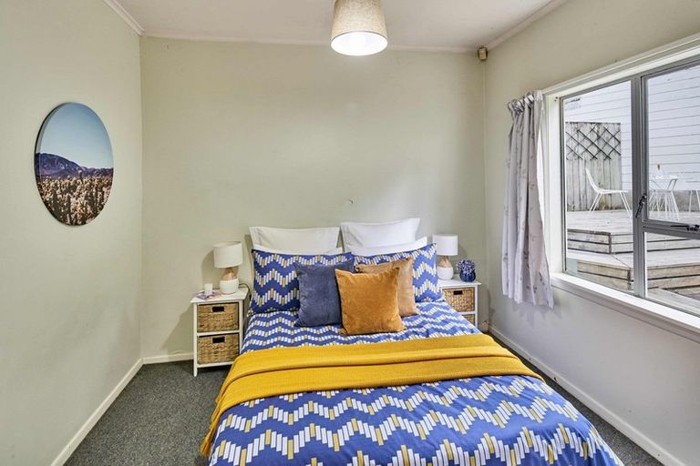 Photo of property in 7 Hampton Hill Road, Tawa, Wellington, 5028