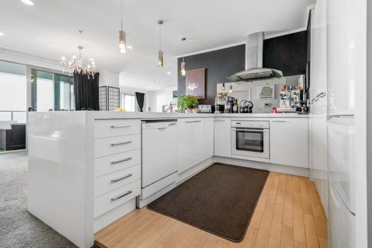 Photo of property in 12/72e Devonport Road, Tauranga, 3110