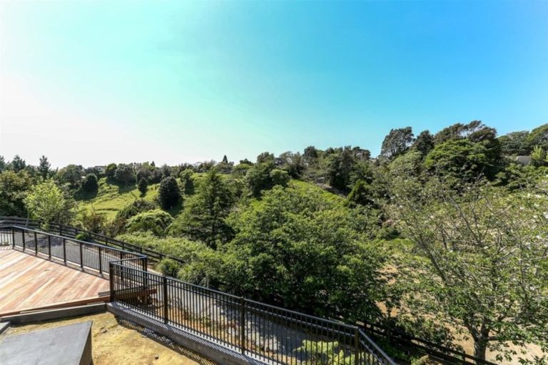 Photo of property in 3 Greenridge Lane, Merrilands, New Plymouth, 4312