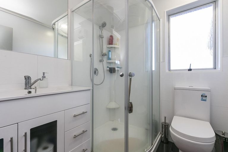 Photo of property in 6 Tree Top Lane, Paparangi, Wellington, 6037