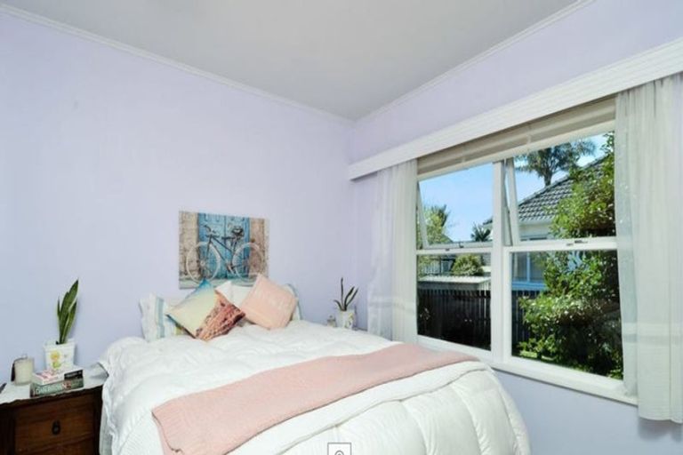 Photo of property in 1/13 Otakau Road, Milford, Auckland, 0620