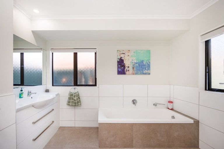 Photo of property in 21 Montana Way, Milson, Palmerston North, 4414