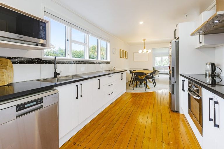 Photo of property in 12 Village Way, Ardmore, Papakura, 2582