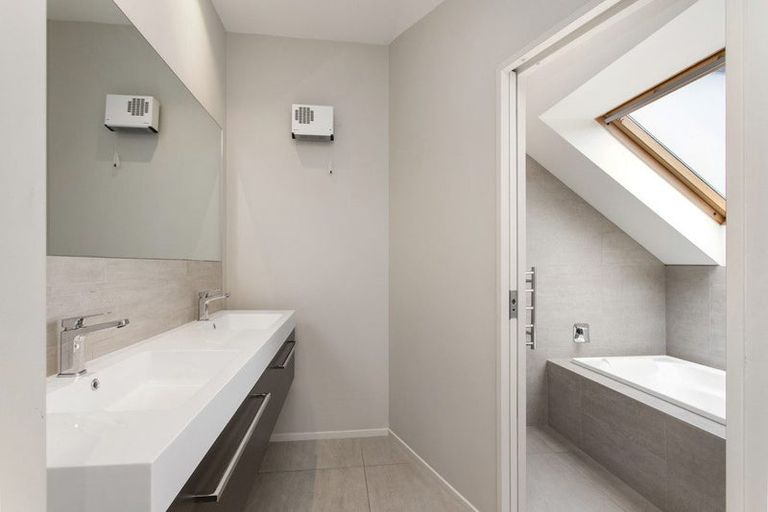 Photo of property in 3 Lewisham Park, St Albans, Christchurch, 8052