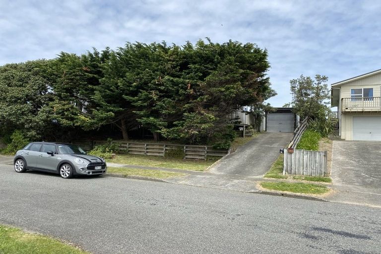 Photo of property in 10 Frances Street, Waikanae Beach, Waikanae, 5036