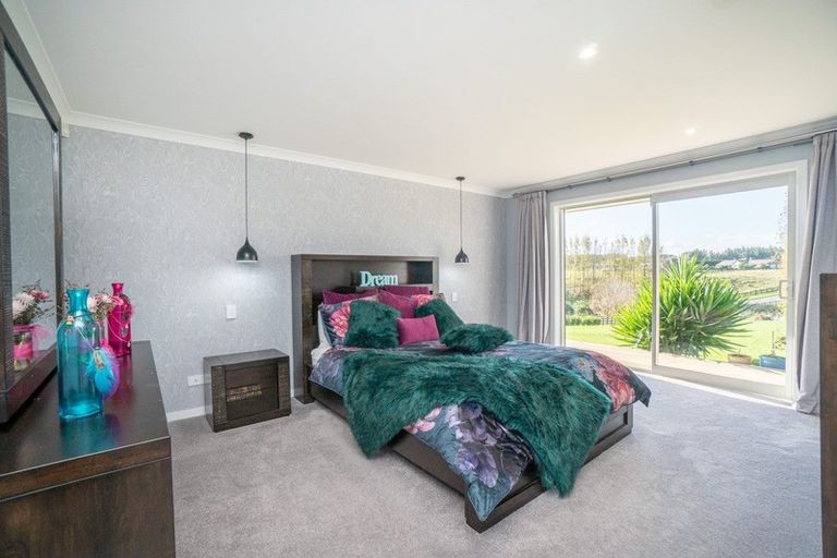 Photo of property in 2 Tutakarae Road, Kelvin Grove, Palmerston North, 4470