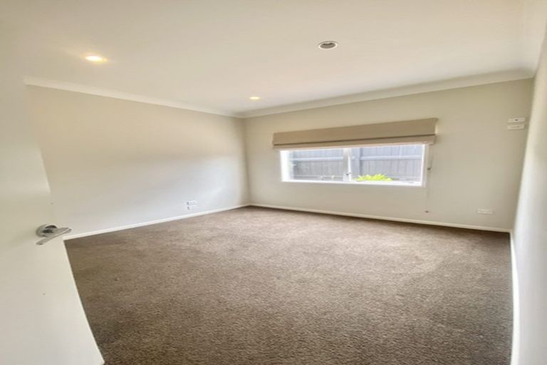 Photo of property in 17 Quedley Court, Eastern Beach, Auckland, 2012