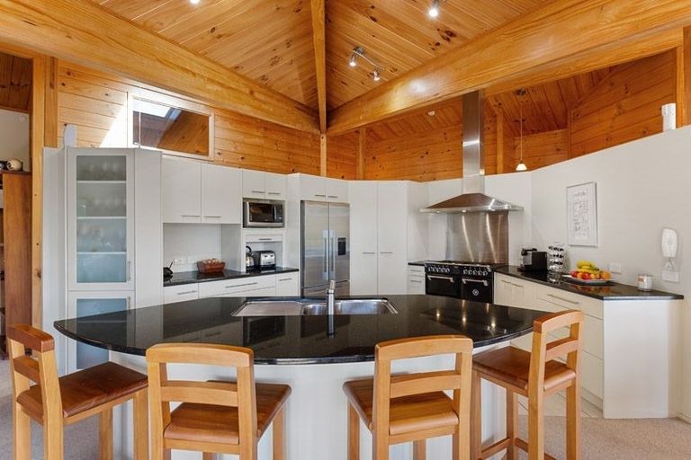 Photo of property in 136 Oraha Road, Kumeu, 0892