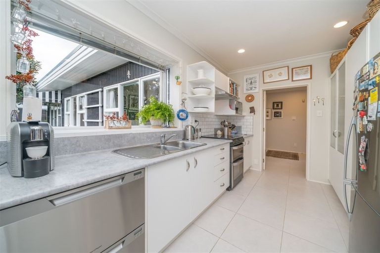 Photo of property in 10 Cremorne Avenue, Hokowhitu, Palmerston North, 4410