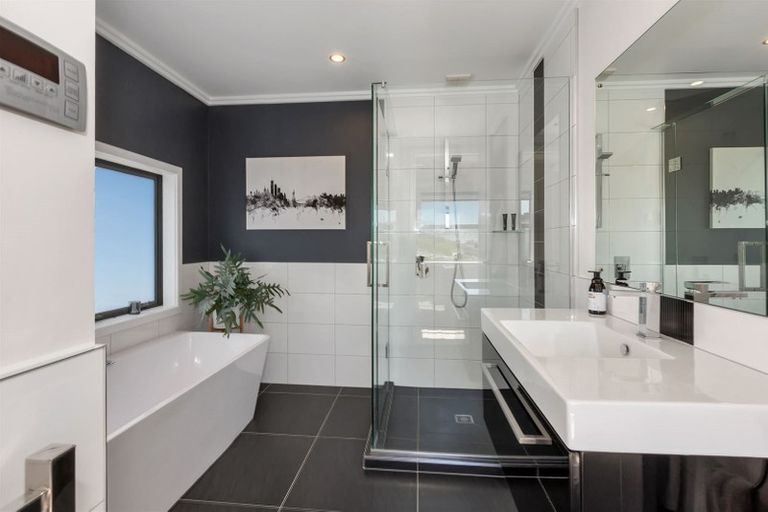 Photo of property in 72 Endeavour Drive, Whitby, Porirua, 5024