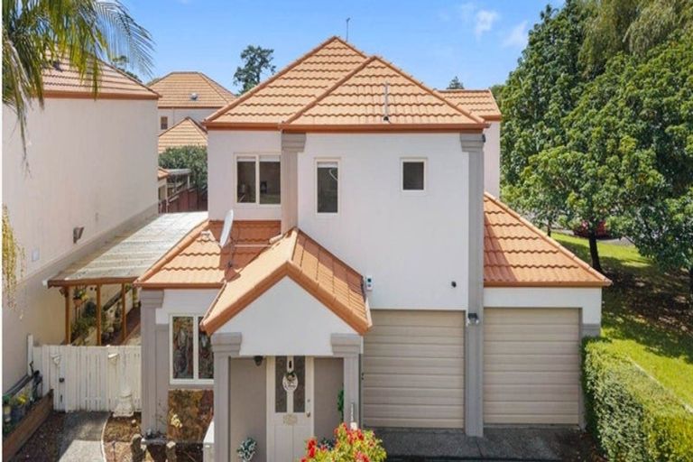 Photo of property in 1 Stolford Crescent, New Lynn, Auckland, 0600