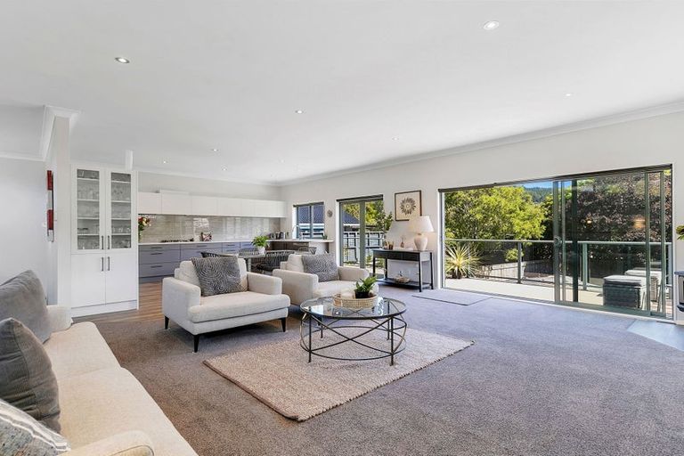 Photo of property in 12 Dowling Grove, Silverstream, Upper Hutt, 5019