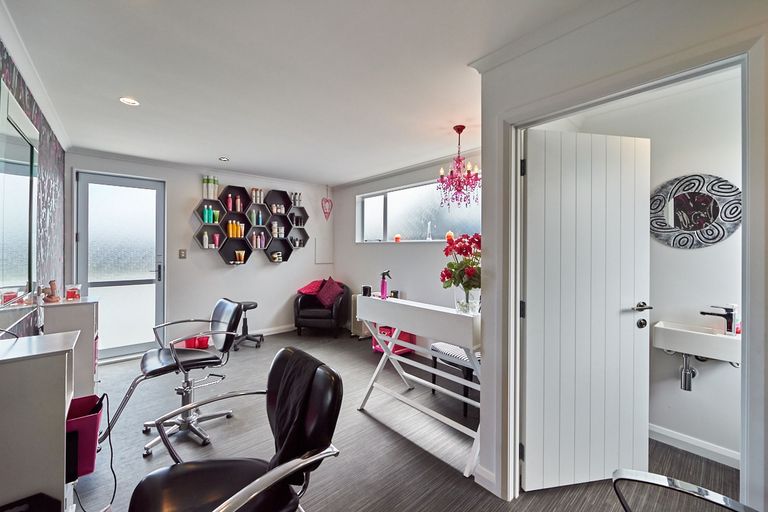 Photo of property in 59 Liberty Grove, Kelvin Grove, Palmerston North, 4414