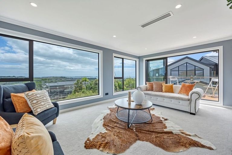Photo of property in 2 Taku Close, Long Bay, Auckland, 0630