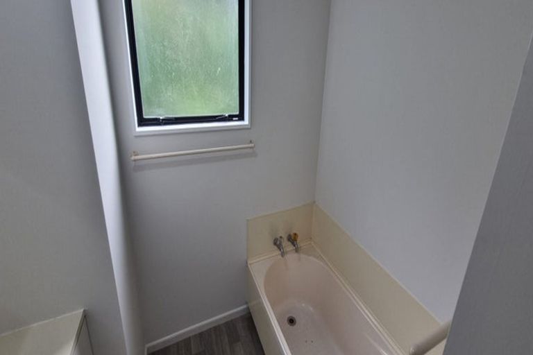 Photo of property in 4 Mayfair Place, Westown, New Plymouth, 4310