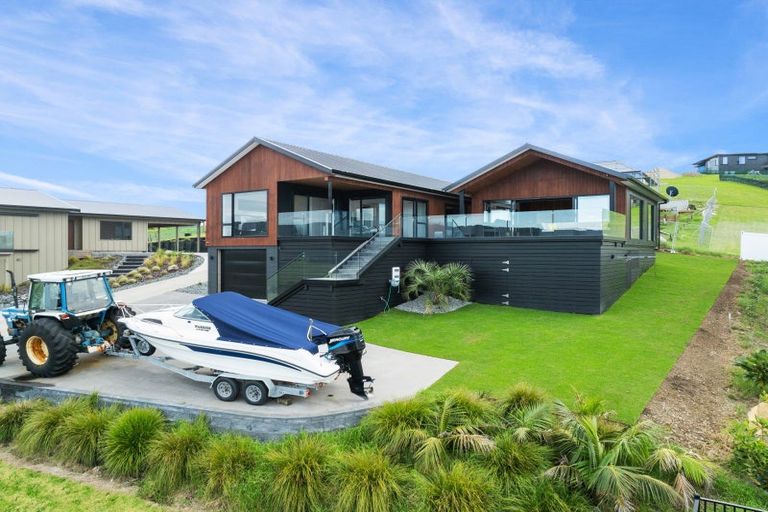 Photo of property in 4 Aquarius Lane, Langs Beach, 0582