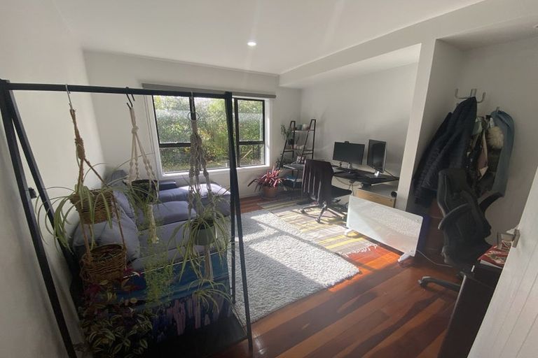 Photo of property in 80 Neil Avenue, Te Atatu Peninsula, Auckland, 0610
